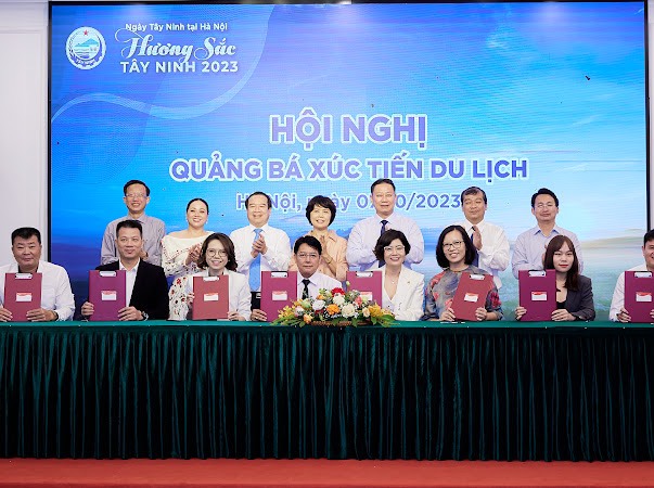 Hiệp hội Du lịch tỉnh Tây Ninh cùng các doanh nghiệp du lịch tại Hà Nội và TP. Hồ Chí Minh  ký kết thỏa thuận hợp tác phát triển